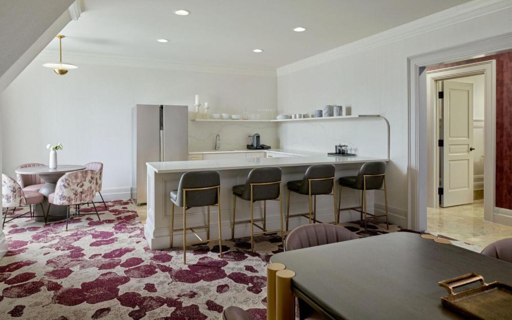 King Suite with Living Room - Non-Smoking interior